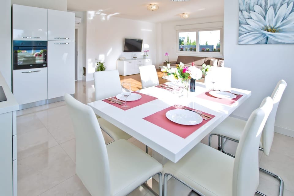 Villa | Dining