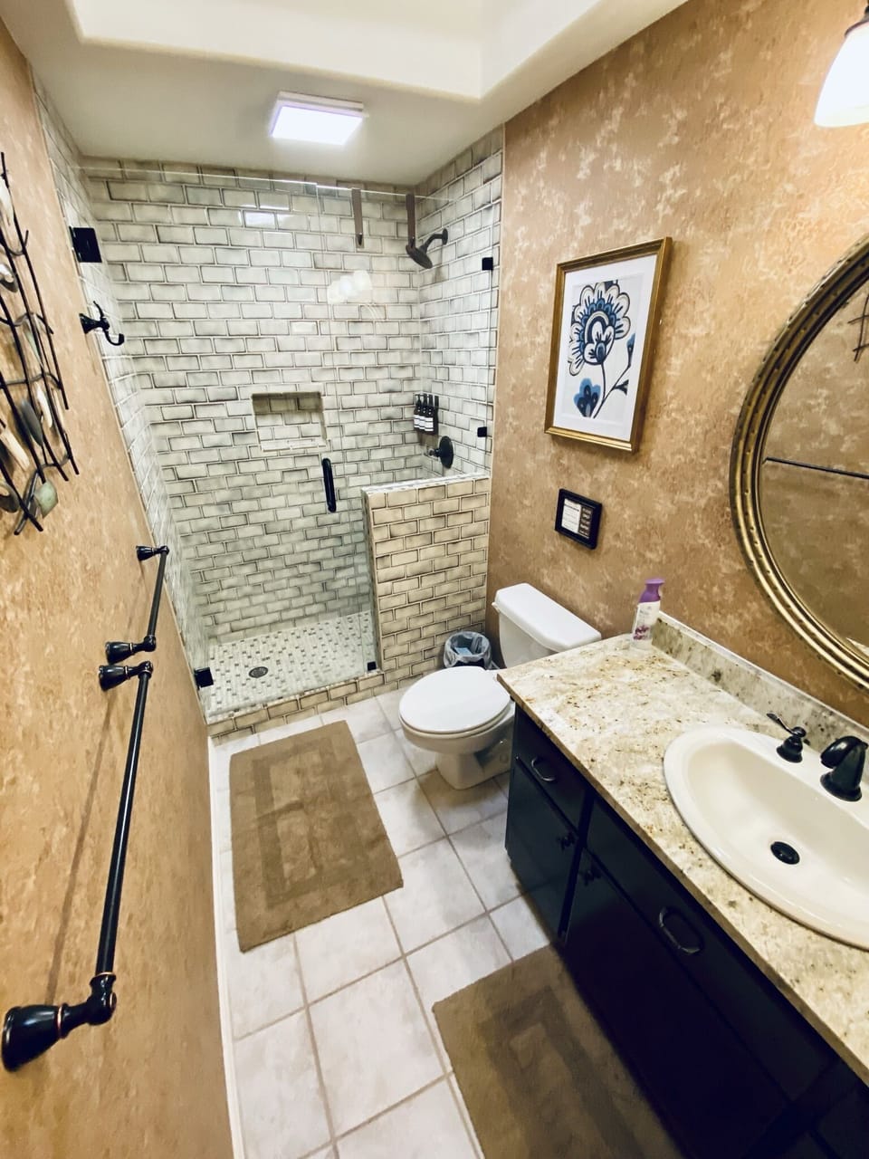 Guest Full Bath
