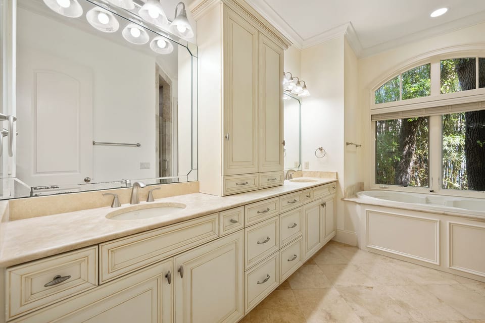 30 Ruddy Turnstone | Primary bathroom w/ tub & shower - 30 Ruddy Turnstone | Primary bathroom w/ tub & shower