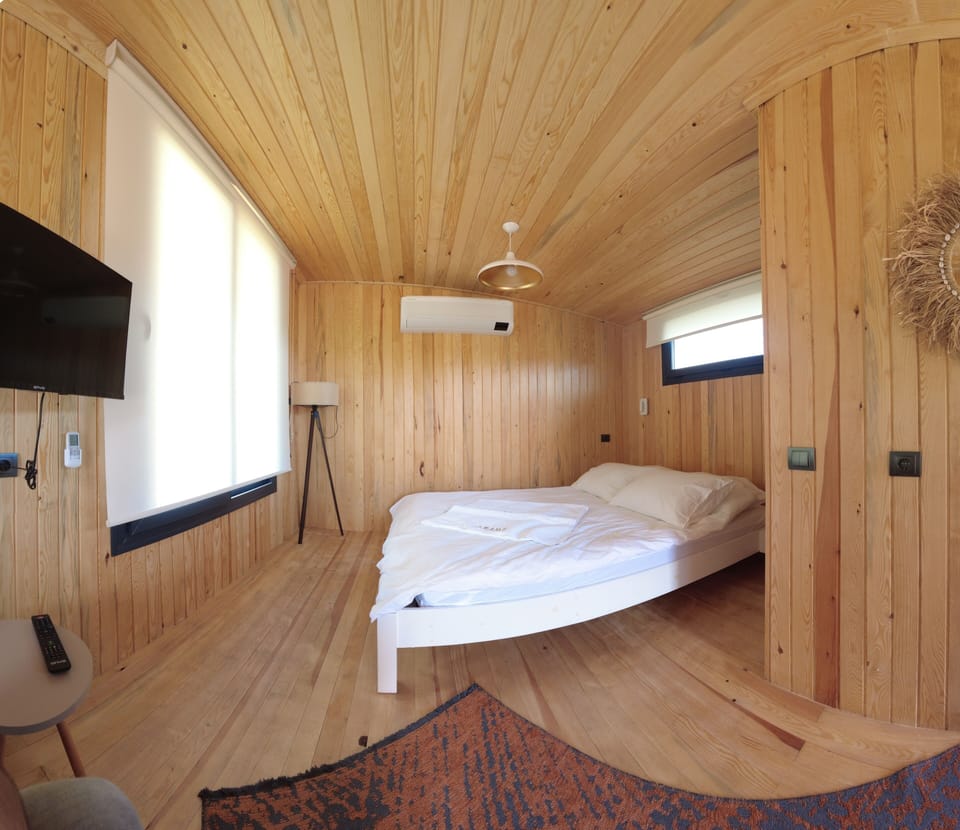 Comfort Room | In-room safe, blackout drapes, free WiFi, bed sheets