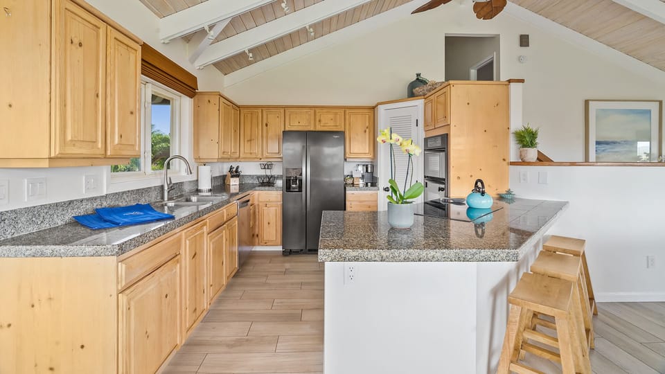 Hale Anueue - Kitchen & Breakfast Bar - Parrish Kauai
