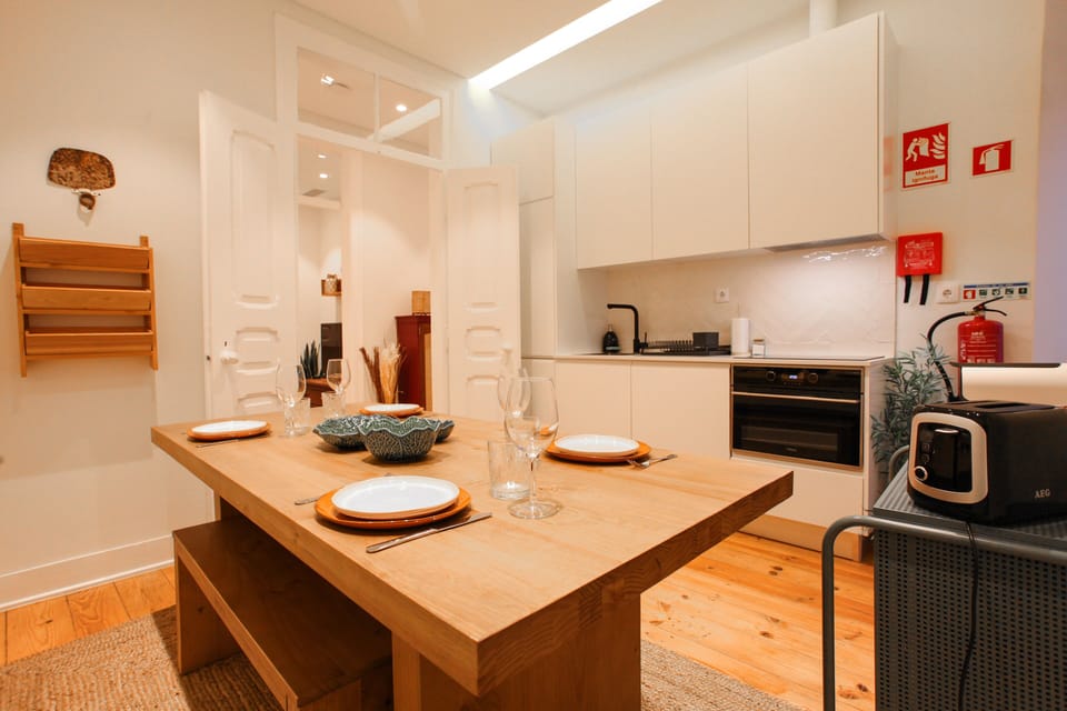 Deluxe Apartment | Private kitchen | Oven, stovetop, dishwasher, espresso maker