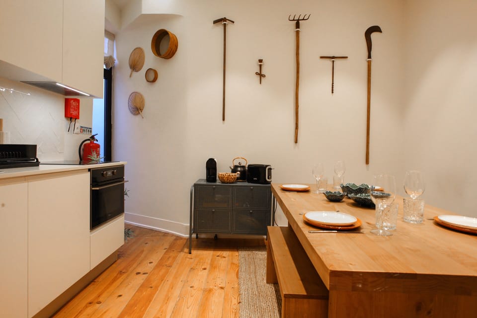 Deluxe Apartment | Private kitchen | Oven, stovetop, dishwasher, espresso maker