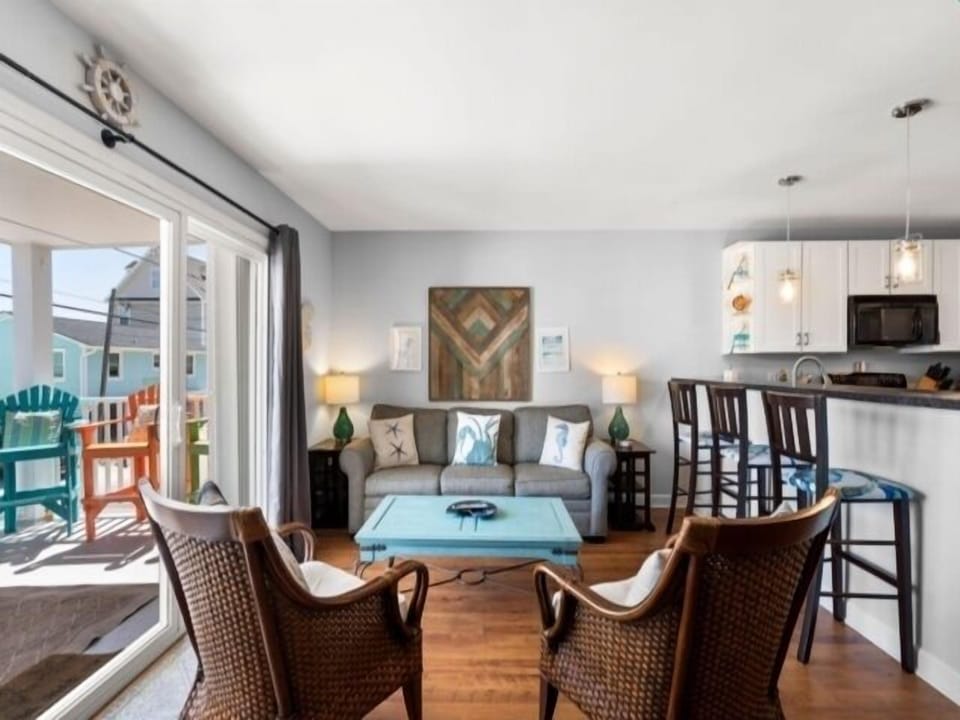 Chair, Furniture, Couch, Living Room, Indoors