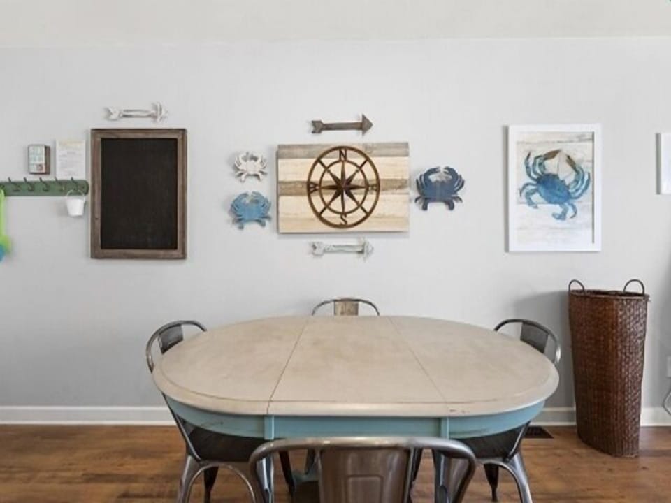 Dining Room, Room, Indoors, Chair, Furniture
