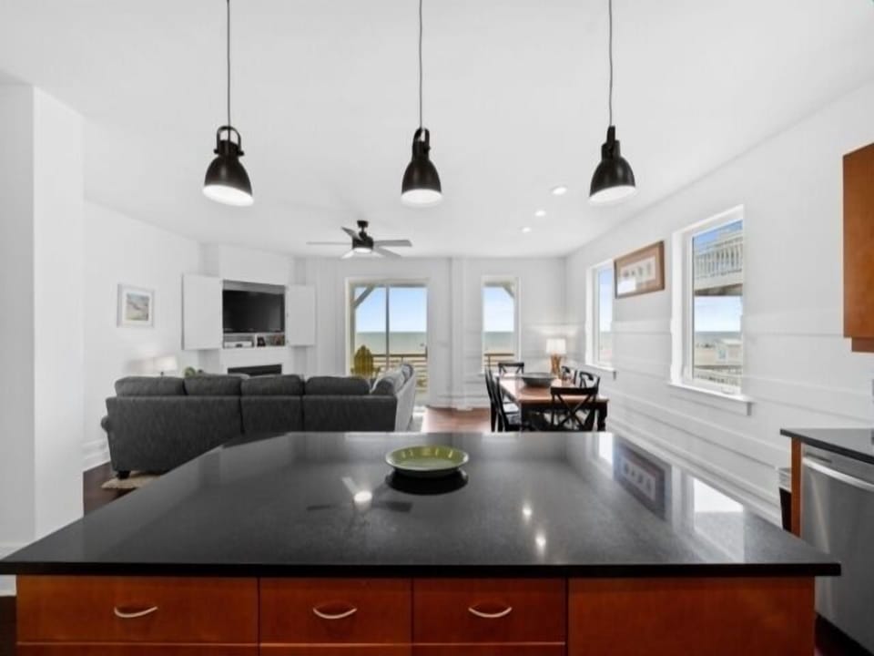 Couch, Furniture, Building, Indoors, Room
