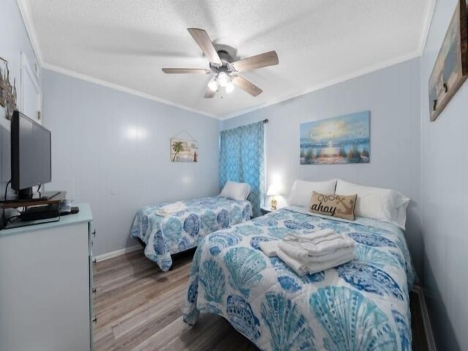 Bed, Bedroom, Furniture, Indoors, Screen