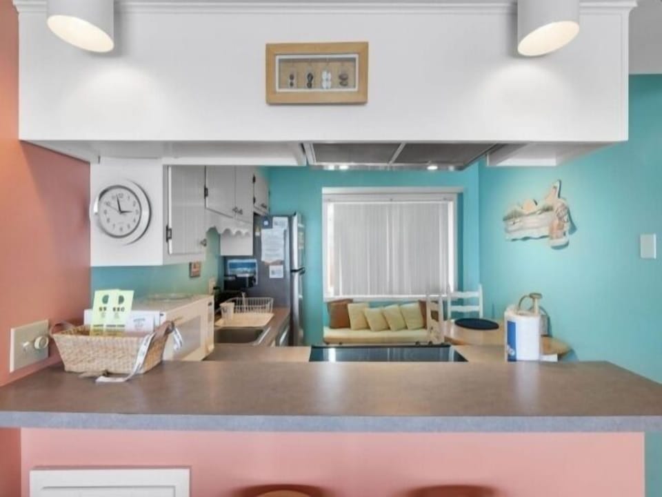 Home Decor, Furniture, Indoors, Living Room, Table