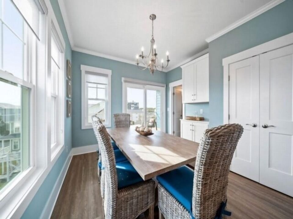 Chair, Furniture, Room, Indoors, Dining Room