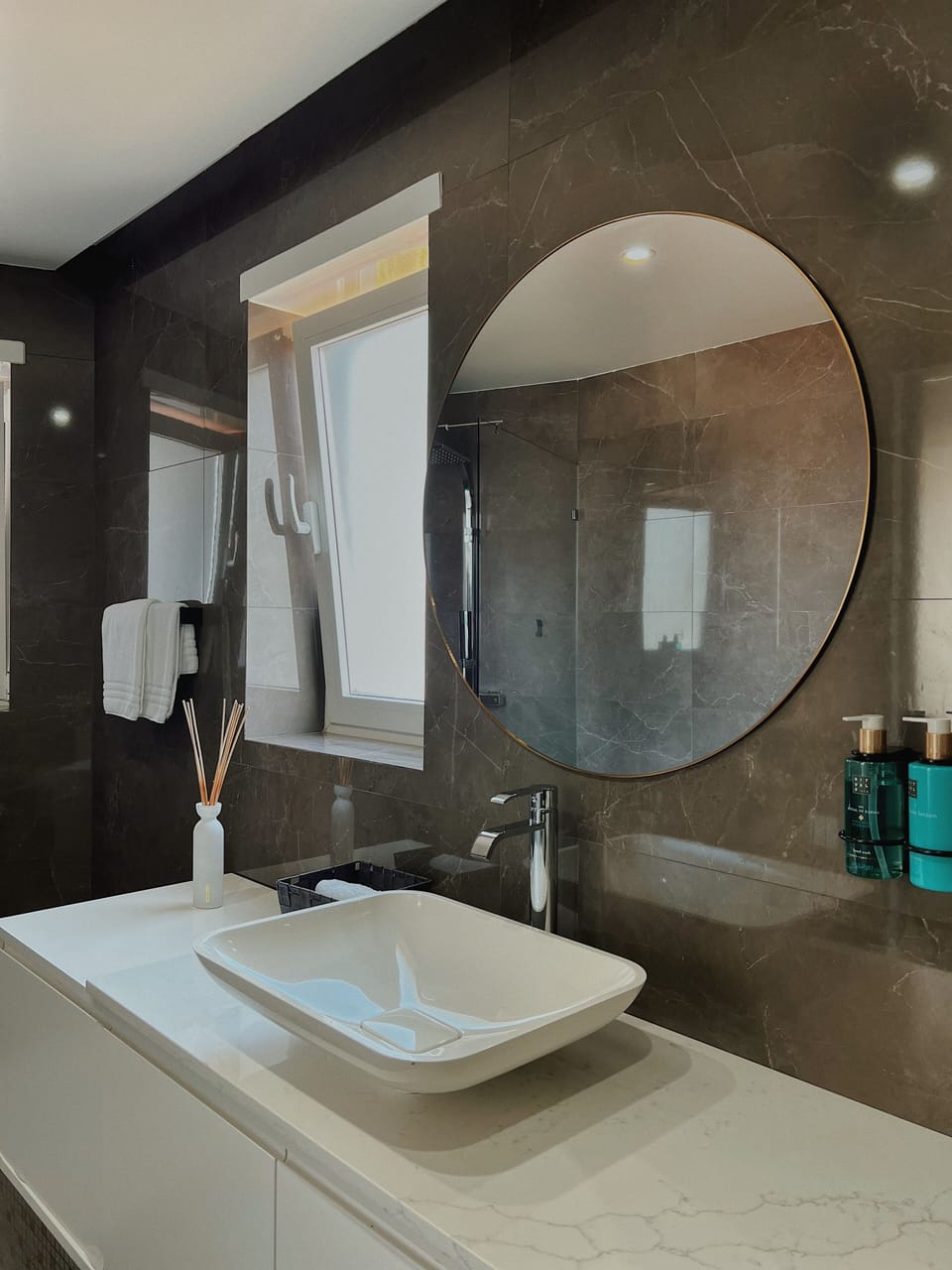 Double Room, 1 Queen Bed, Shared Bathroom | Bathroom | Shower, hair dryer, towels