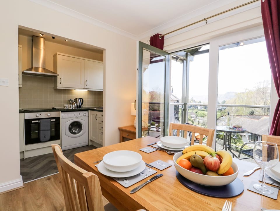 Cottage | Private kitchen | Fridge, electric kettle, toaster, cookware/dishes/utensils