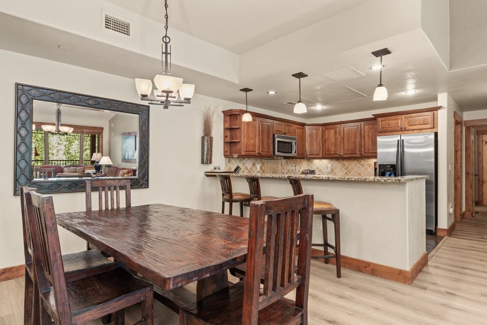 Dining & Kitchen