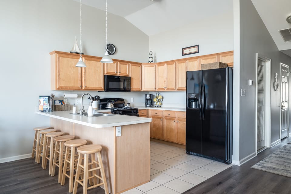 Kitchen with Island Bar