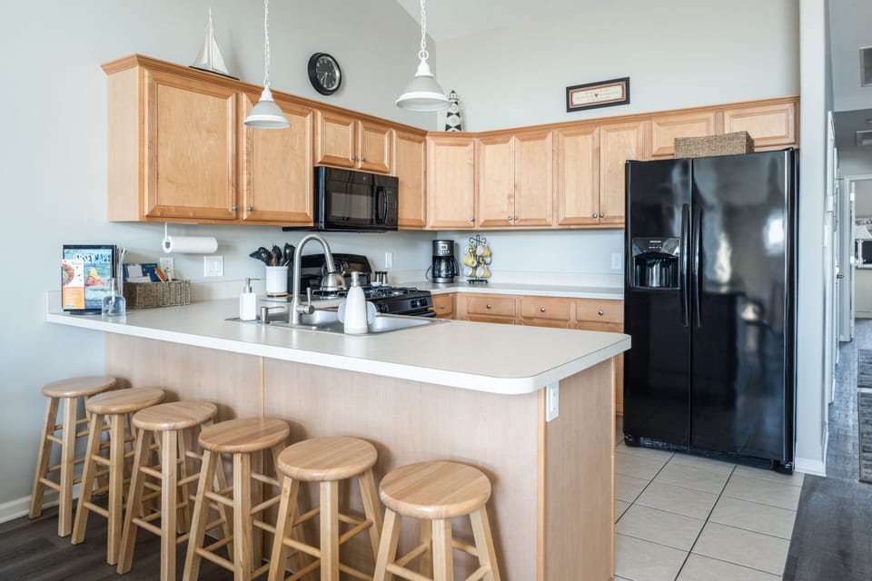 Kitchen with Island Bar