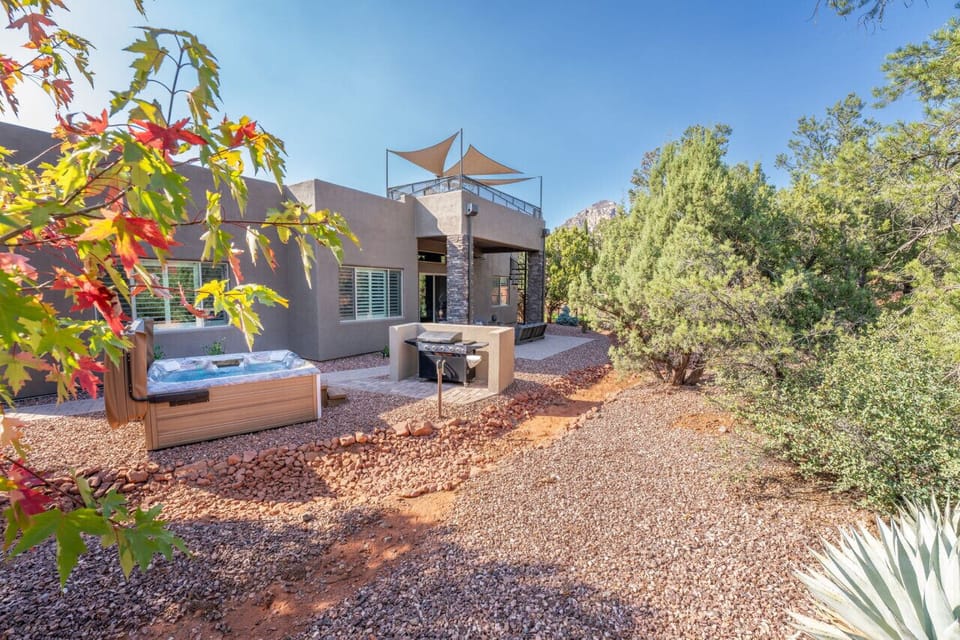 Featuring Hot Tub, Griddle with two side burners, rear patio enjoy fire fire feature s and dining seating, Rooftop Deck has seating, Dining Seating, fire features and 360 degree views of gorgeous red rock formations. Thunder Mountain, Coffee Pot Rock, Ste