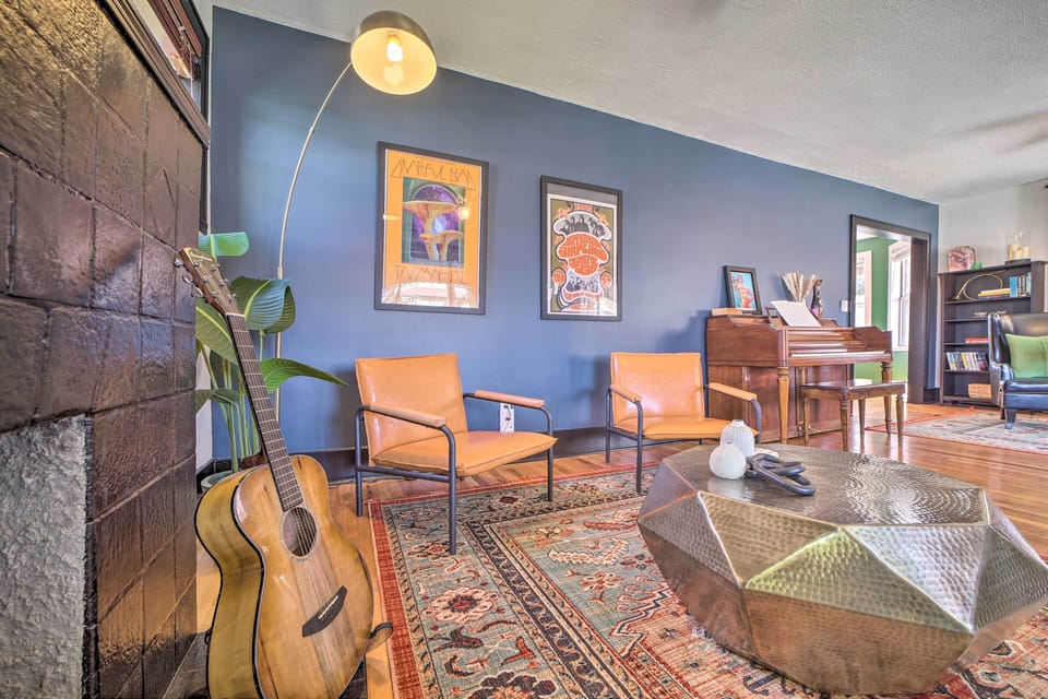 Living Room | Guitar | Upright Piano
