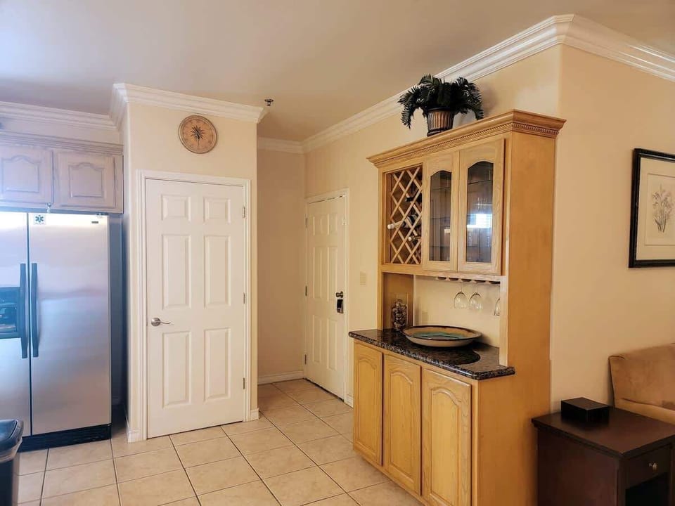 Condo, Multiple Beds, Pool Access, Pool View | Interior