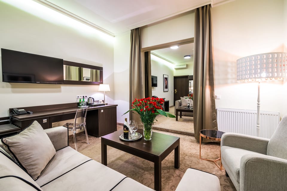 Classic Twin Room | Premium bedding, minibar, in-room safe, individually decorated