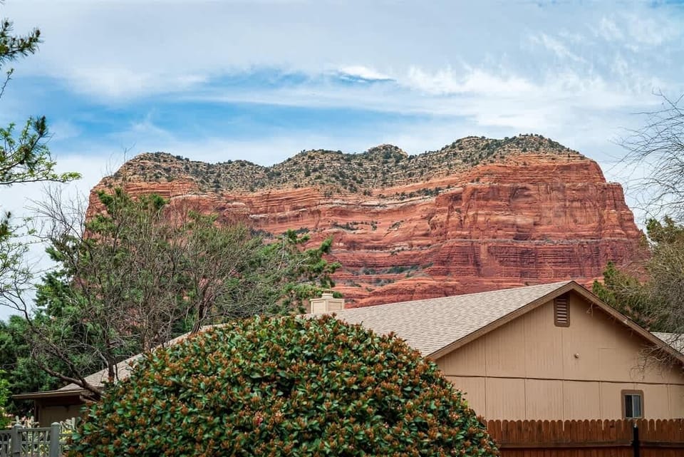 Views of Sedona`s red rocks from Pioneer
