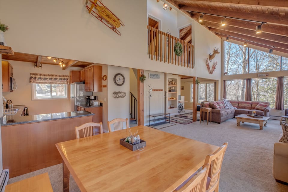 Dining table (seats 8)