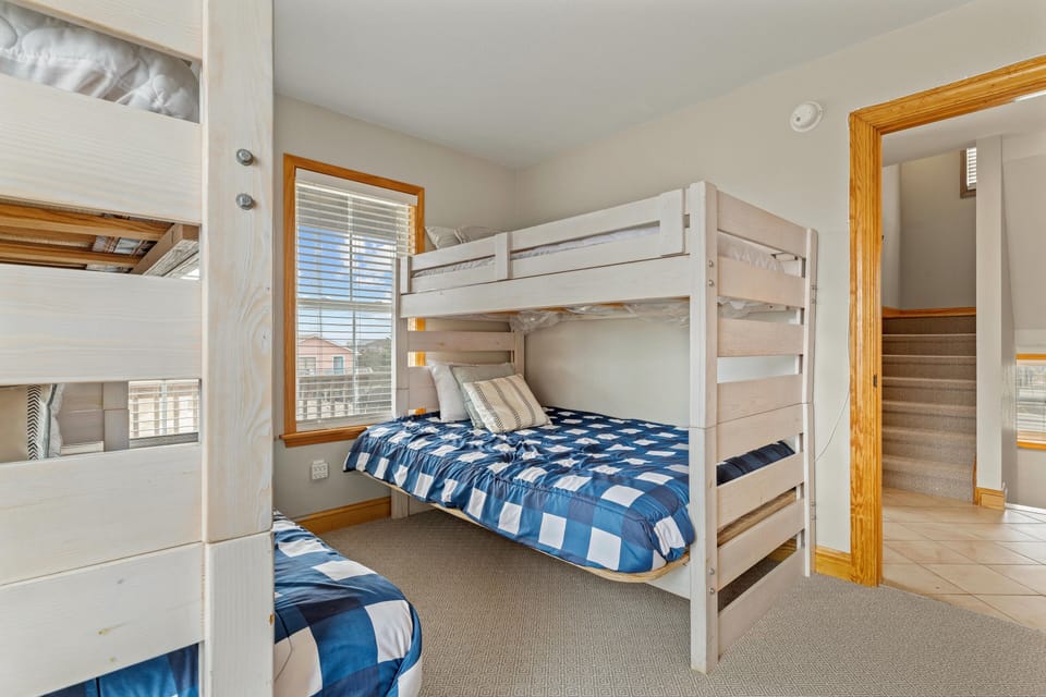 Guest room #4 - Bunk Room! plenty of space with two twin over full beds