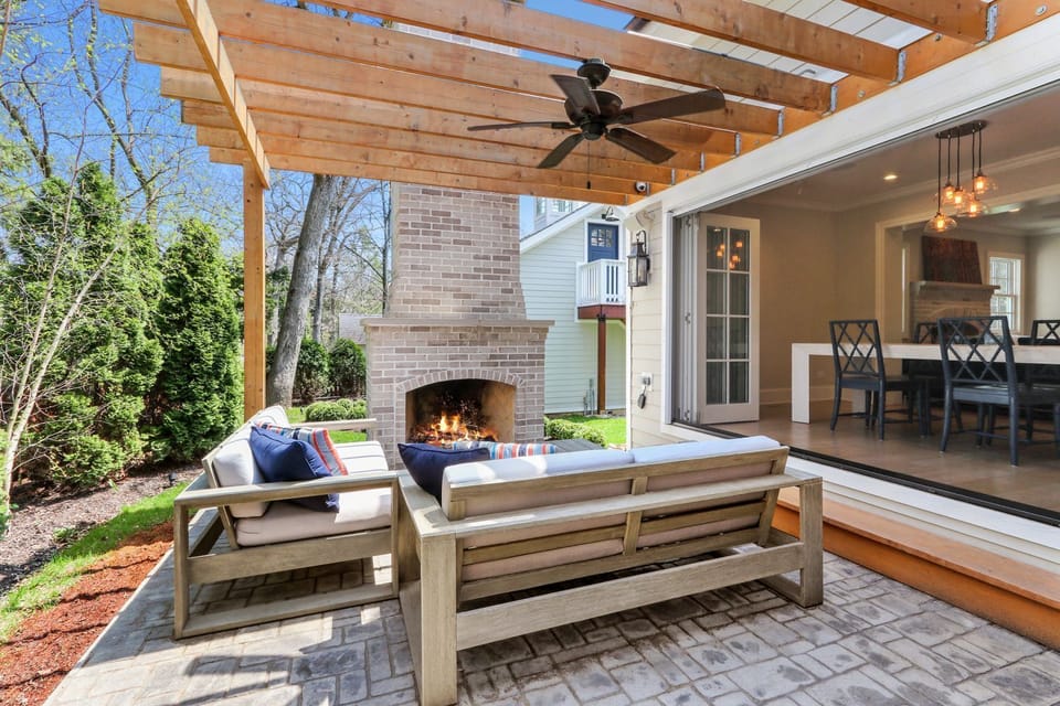 Relaxing fireplace to listen to music and roast s'mores.  Speakers throughout.