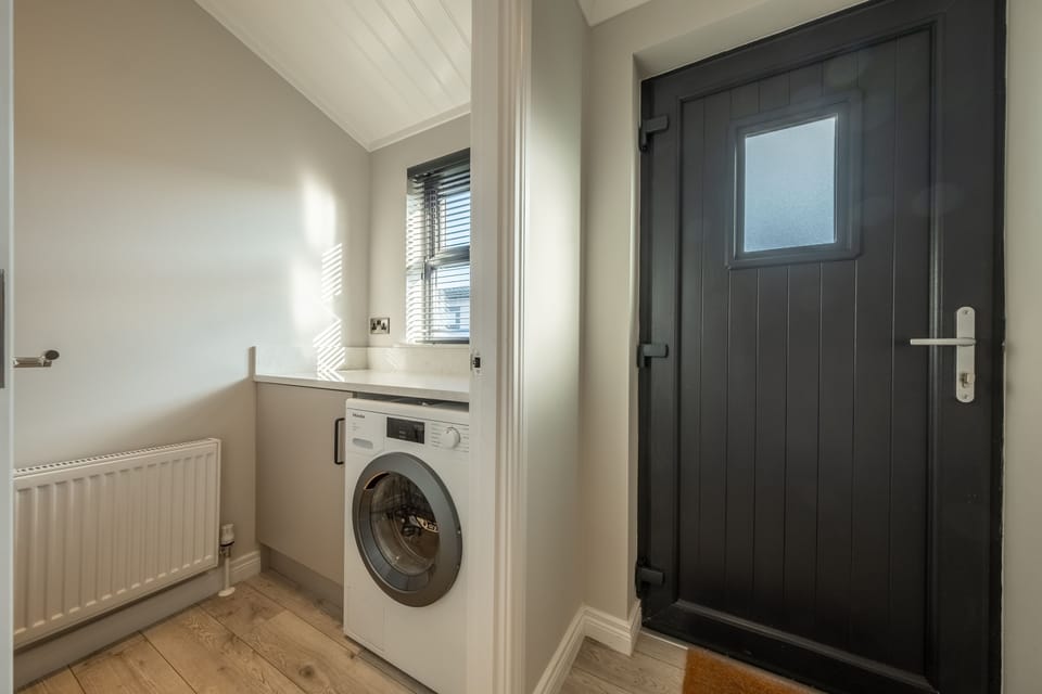 Ground floor: Utility room by the entrance door