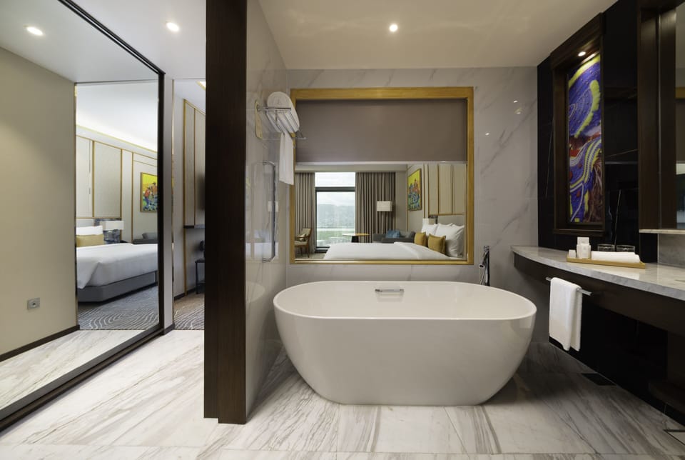 Premium bedding, in-room safe, desk, laptop workspace