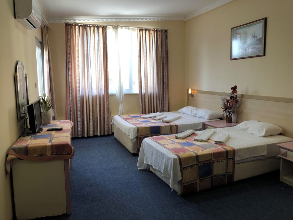 Standard Room, 1 Bedroom, Smoking, Garden Area | WiFi, bed sheets