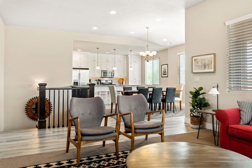 Townhome, 4 Bedrooms | Dining