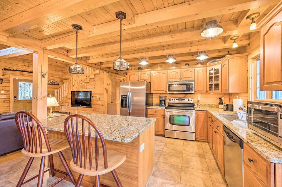 Kitchen | Blender | Coffee Maker | Toaster | Toaster Oven | Main Level
