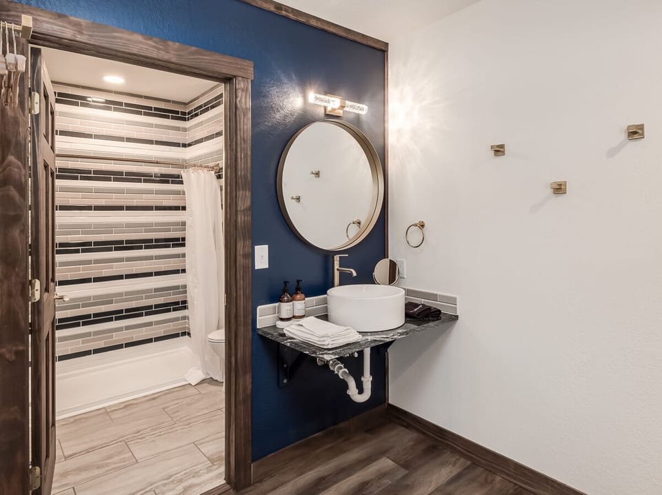 "Being pet-friendly is a HUGE plus—we’ll be staying here again!" Review – Sheena M