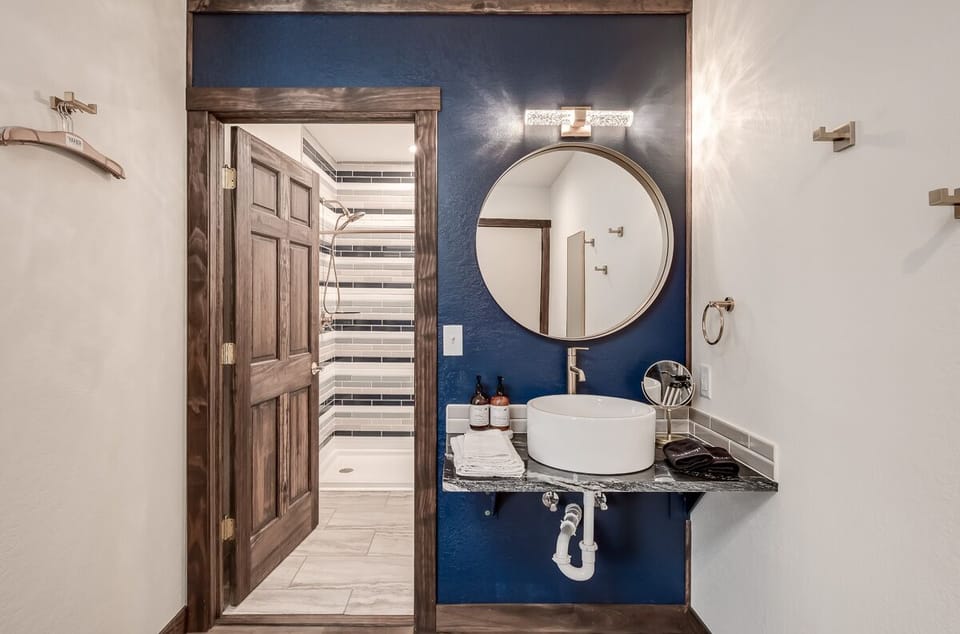 "Loved the vibe of the motel exterior and interior—felt like a more luxurious stay with the well-decorated room and nice furniture." Review – Devon C