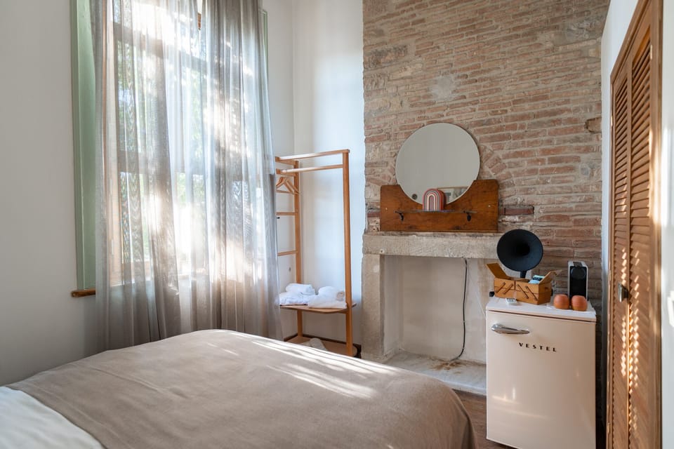 Standard Double Room | WiFi (free), individually decorated, bed sheets