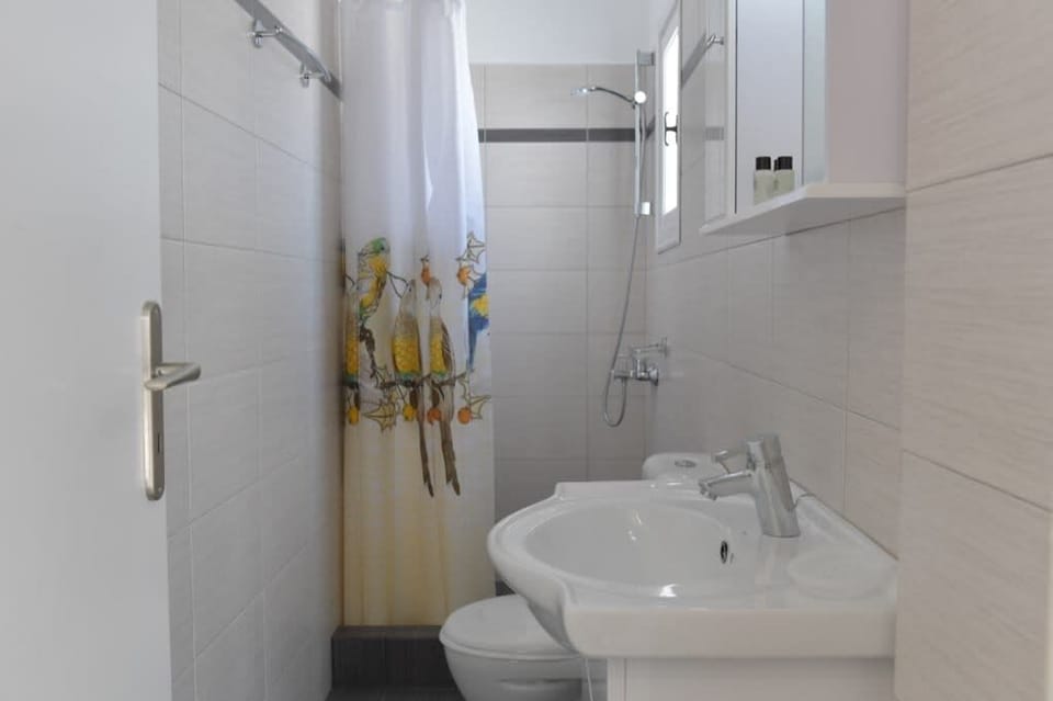 Enter the Bright Bathroom with Clean, Modern Fixtures
Practical and spotless with a refreshing, open design.