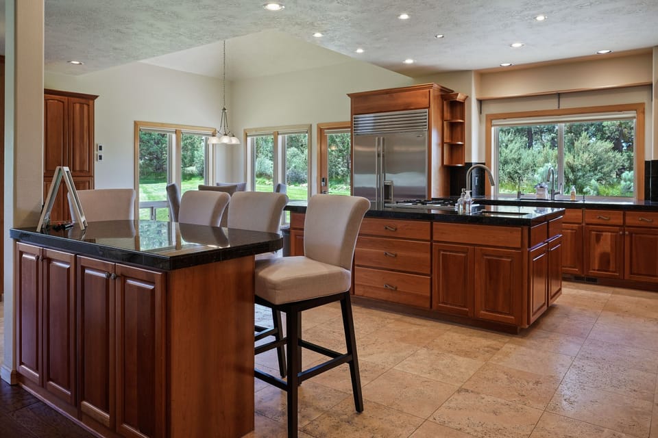 House, 5 Bedrooms | Private kitchen | Fridge, oven, coffee/tea maker, toaster