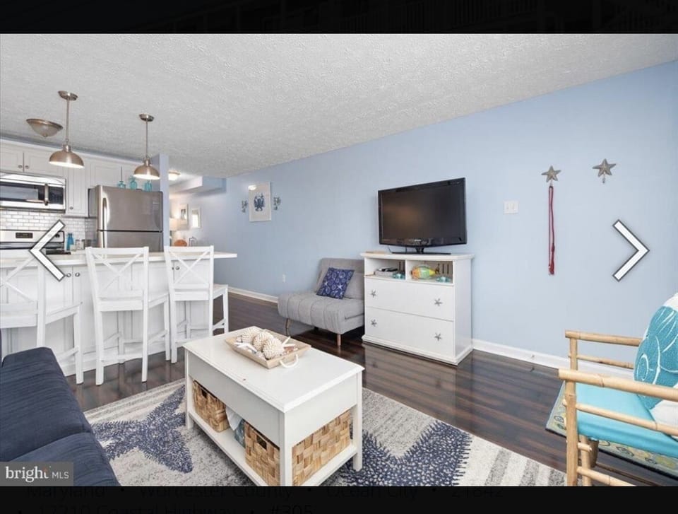 Living room , HD cable, Roku smart TV. 