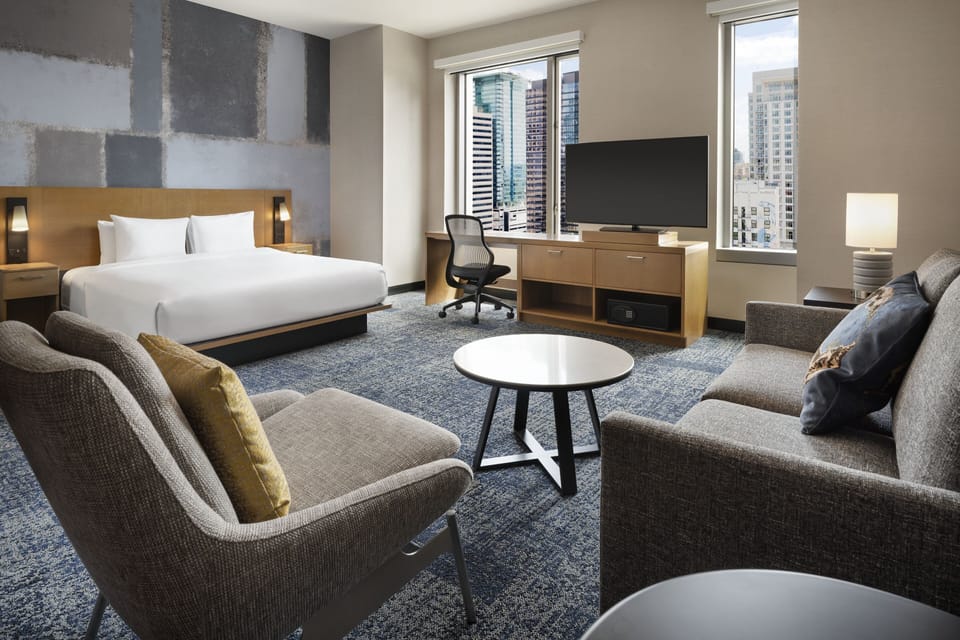 Premium bedding, in-room safe, desk, laptop workspace