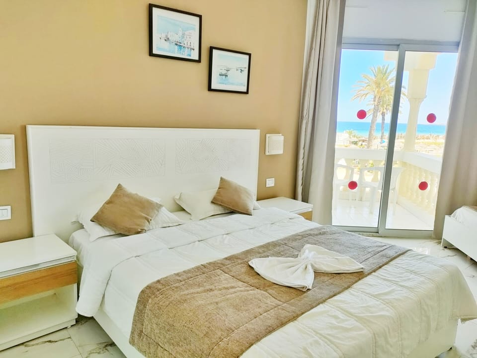 Minibar, cribs/infant beds, free WiFi, bed sheets