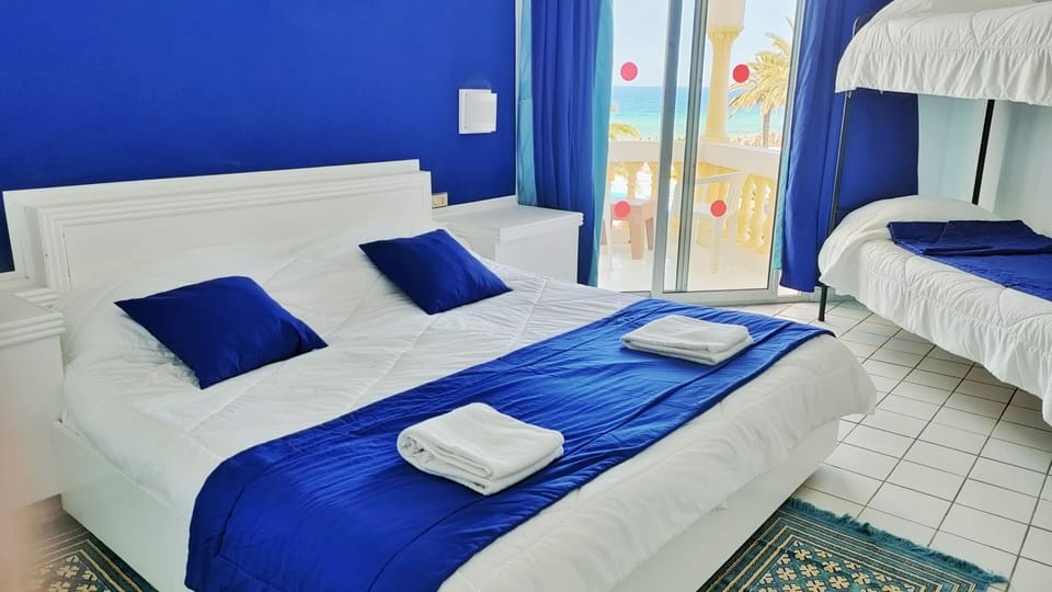 Basic Triple Room | Minibar, cribs/infant beds, free WiFi, bed sheets