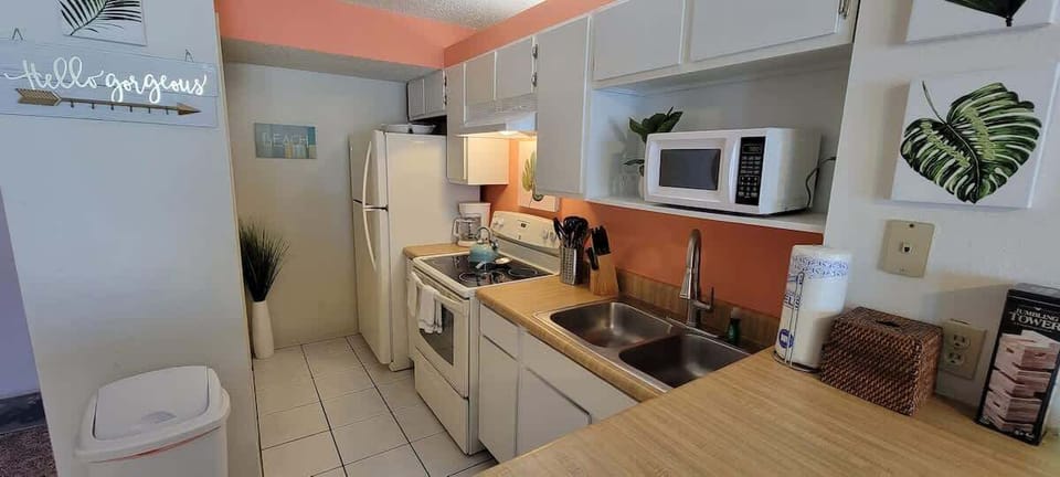 Condo, Multiple Beds, Patio, Partial Ocean View | Private kitchen | Fridge, microwave, oven, stovetop