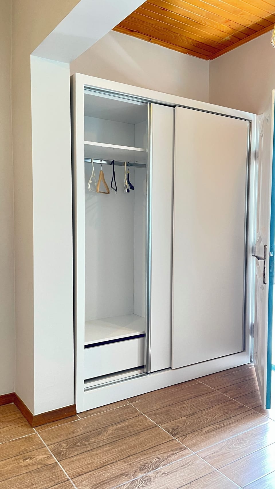 Standard Room | Wardrobe