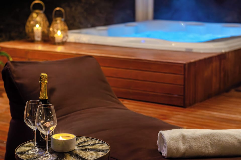 Indoor spa tub