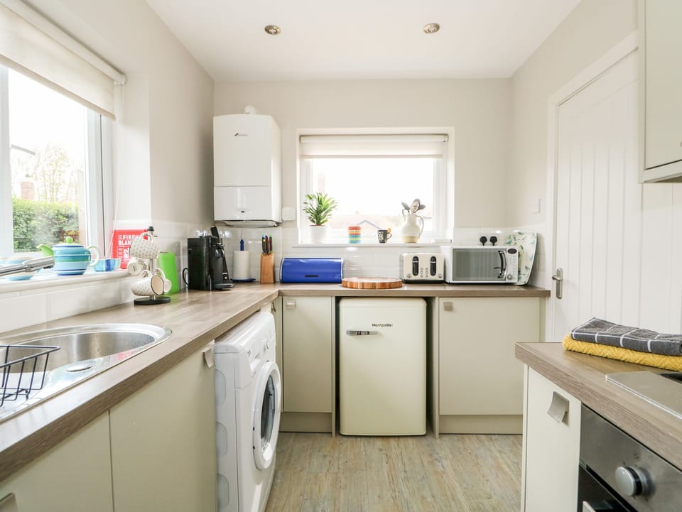 Cottage | Private kitchen | Fridge, microwave, dishwasher, electric kettle