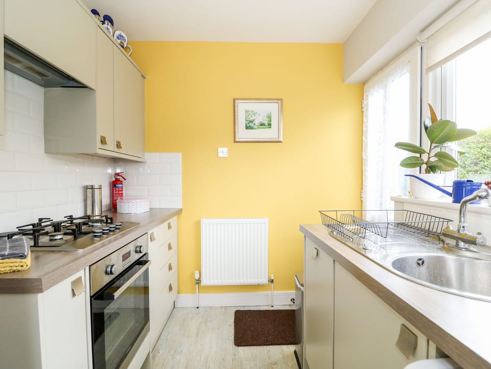 Cottage | Private kitchen | Fridge, microwave, dishwasher, electric kettle