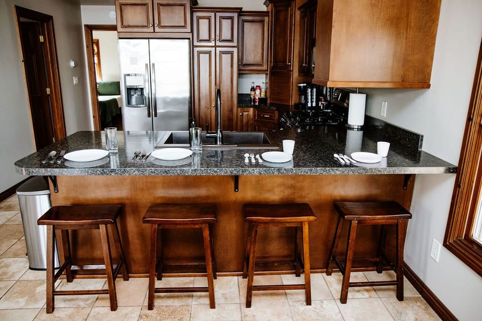 Eat-in kitchen 