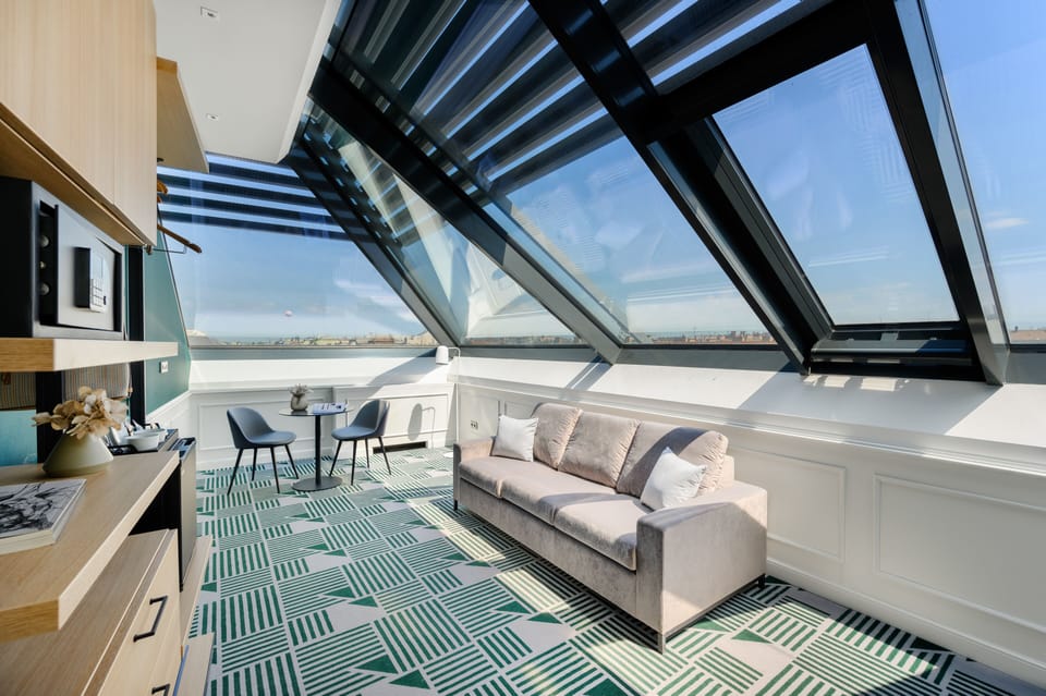 Panoramic Suite | Hypo-allergenic bedding, in-room safe, blackout drapes, soundproofing