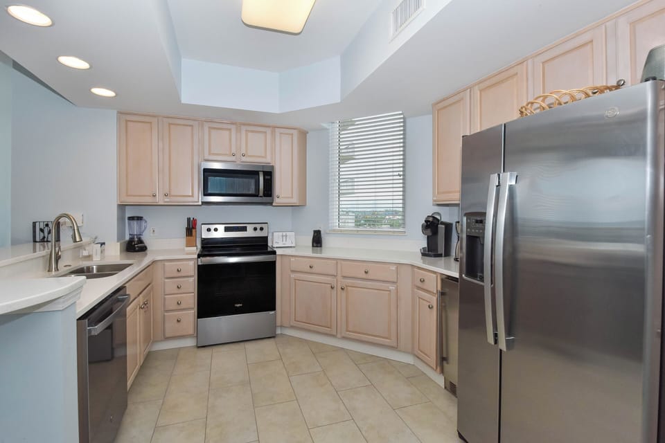 Silver Beach Towers East 606- Kitchen