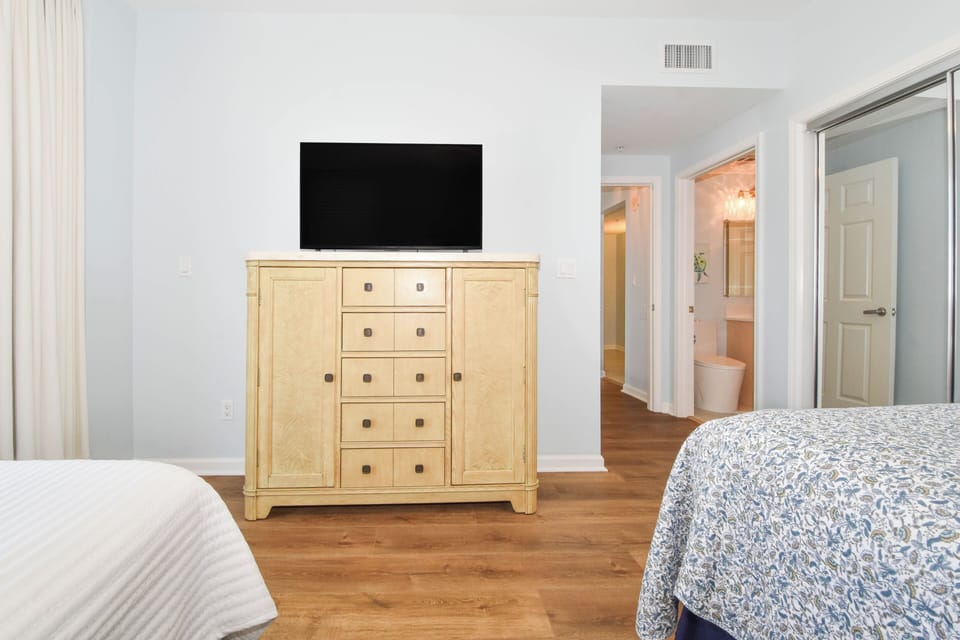 Silver Beach Towers East 606- Guest Bedroom 2 with Flat Screen TV