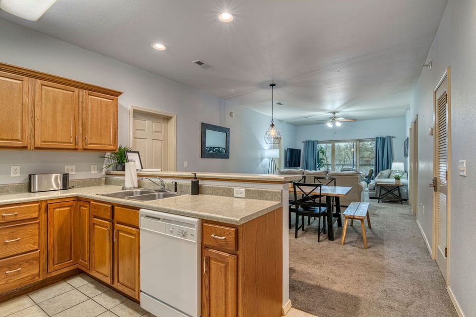 Open concept floor plan - view from entry